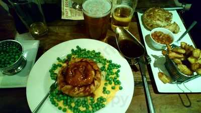 The Handmade Pie & Ale House