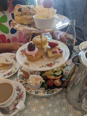 Whittle Vintage Tearooms & Cafe