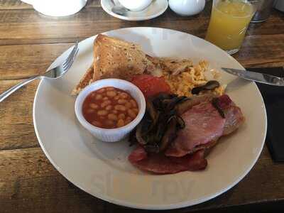 Rokers The Farmhouse Cafe Restaurant & Bar