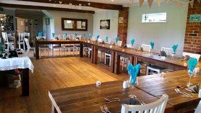 Rokers The Farmhouse Cafe Restaurant & Bar