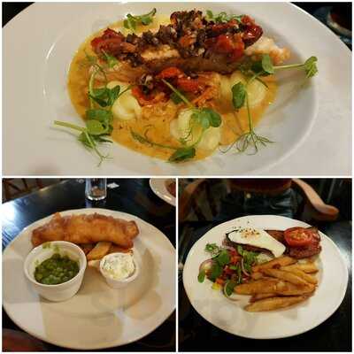 The Three Crowns Pub Restaurant Scouthead