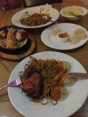 Lemon Leaf Restaurant & Bar