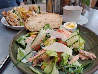 Gloagburn Farm Shop And Cafe