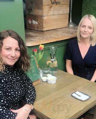 Leif Tearooms And Piano Bar