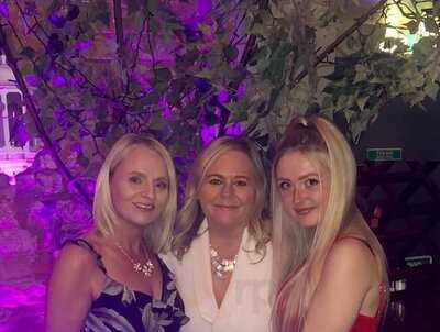 Leif Tearooms And Piano Bar