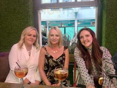 Leif Tearooms And Piano Bar