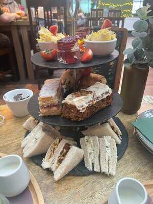 Leif Tearooms And Piano Bar