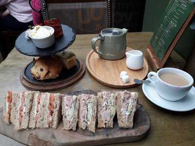 Leif Tearooms And Piano Bar