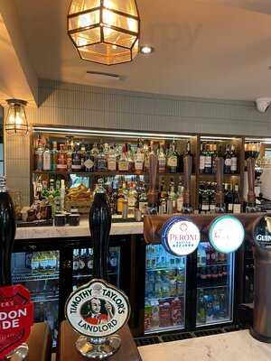 The Three Horseshoes