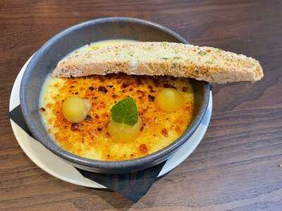 The Three Horseshoes