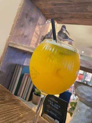 White Horse Beach Bar & Eatery