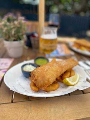 White Horse Beach Bar & Eatery