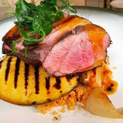 Farthings Hotel And Restaurant