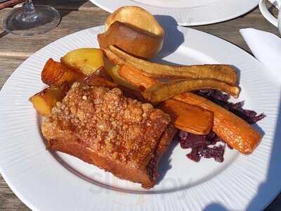 The Red Lion At Charing Heath