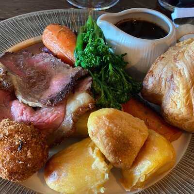 The Red Lion At Charing Heath