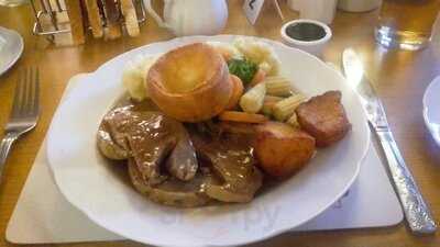 The Chapelhill Inn & Snack Basket Outside Catering
