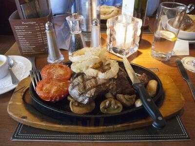 Duck Bay Hotel & Restaurant