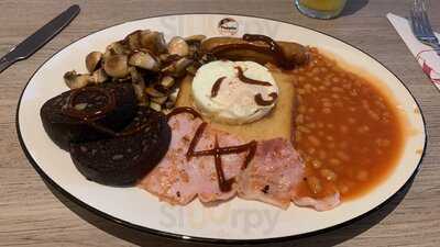 Poppins Restaurant & Cafe - Basingstoke