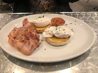 Charlie Harper's - Photo 7