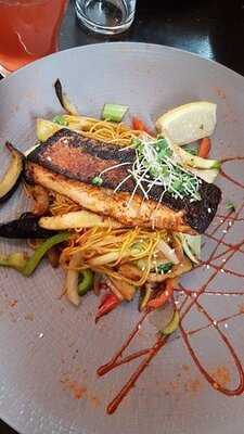 The Linen Room And Steakhouse At The Bently Bar