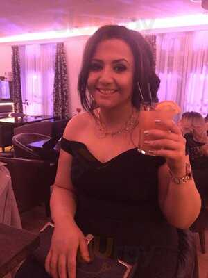 Carriages - Cocktail Bar, Restaurant & Rooms