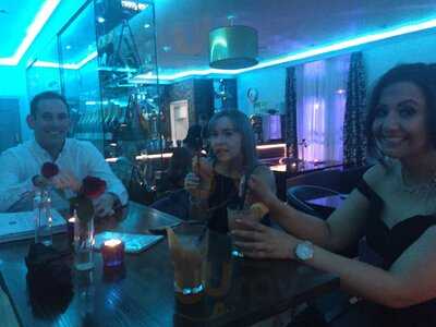 Carriages - Cocktail Bar, Restaurant & Rooms