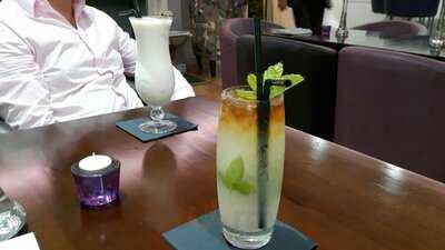 Carriages - Cocktail Bar, Restaurant & Rooms