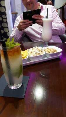 Carriages - Cocktail Bar, Restaurant & Rooms