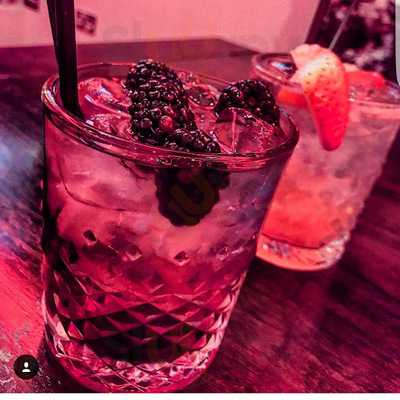 Four Winds Bar & Restaurant