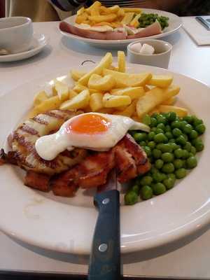 Four Winds Bar & Restaurant