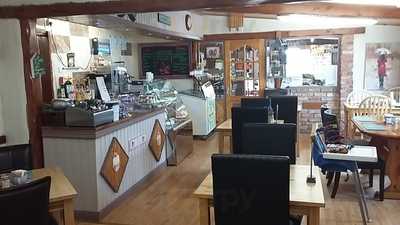 Knoxs Of Campsie Garden Centre & The Lazy Gardener Cafe