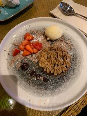 Colonial Beach Bar & Restaurant