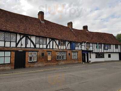 Rivers Edge At The Legacy Rose And Crown