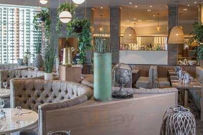 Riverside Bar & Grill