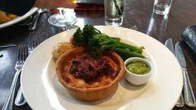 C-view Bar And Restaurant