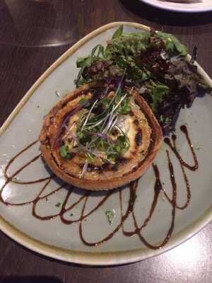 Bar 92 & Cube Grill Restaurant