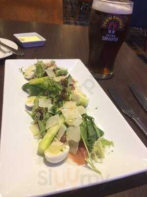 Bar 92 & Cube Grill Restaurant