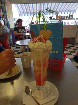 Tom & Erin's Cafe & Ice Cream Parlour