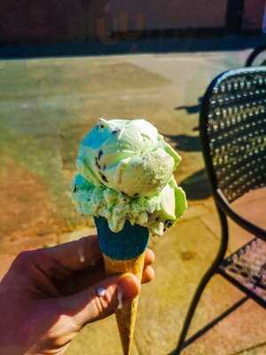 Massa's Dessert-cafe-bar