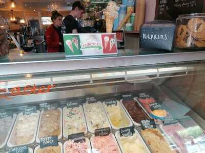 Massa's Dessert-cafe-bar