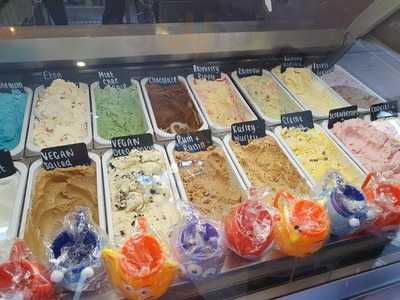 Massa's Dessert-cafe-bar