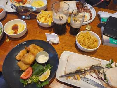 Dan's Bar And Restaurant