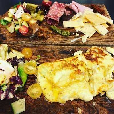 Le Marseillais Place Des Artistes