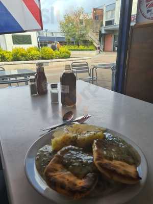 Mottie Pie And Mash
