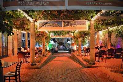 The Museum Courtyard Bar And Bistro