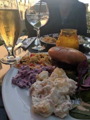 The Museum Courtyard Bar And Bistro