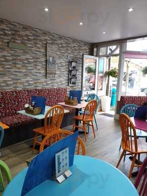 Hand Crafterd Burger & Cake Cafeteria