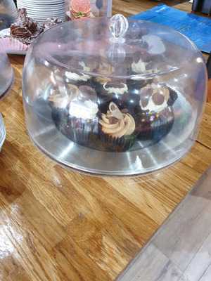 Hand Crafterd Burger & Cake Cafeteria