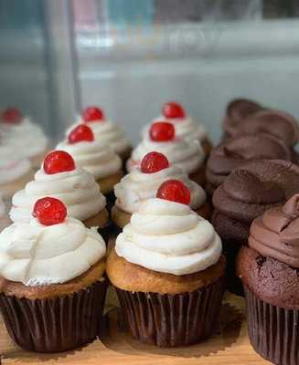 Hand Crafterd Burger & Cake Cafeteria