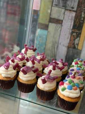 Hand Crafterd Burger & Cake Cafeteria